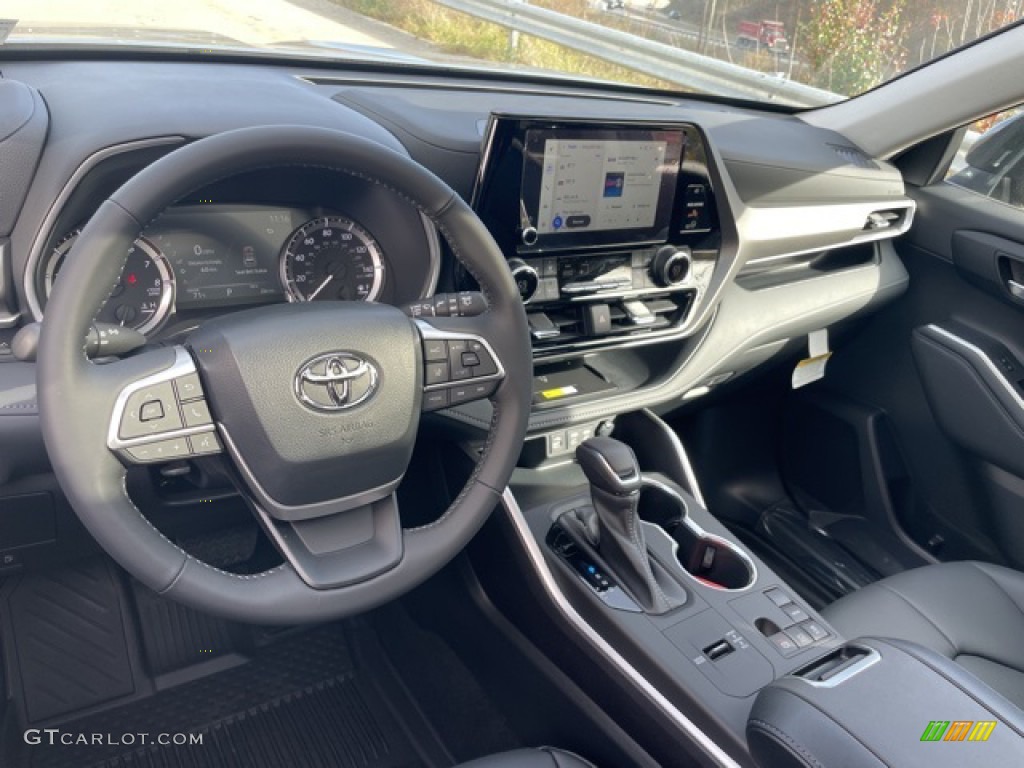 2023 Toyota Highlander XLE Black Dashboard Photo #145133768