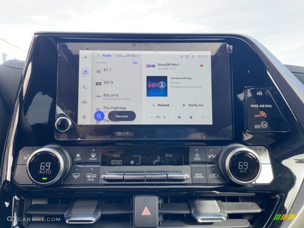 2023 Toyota Highlander XLE Controls Photo #145133942