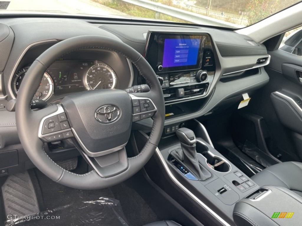 2023 Toyota Highlander XLE Black Dashboard Photo #145134302