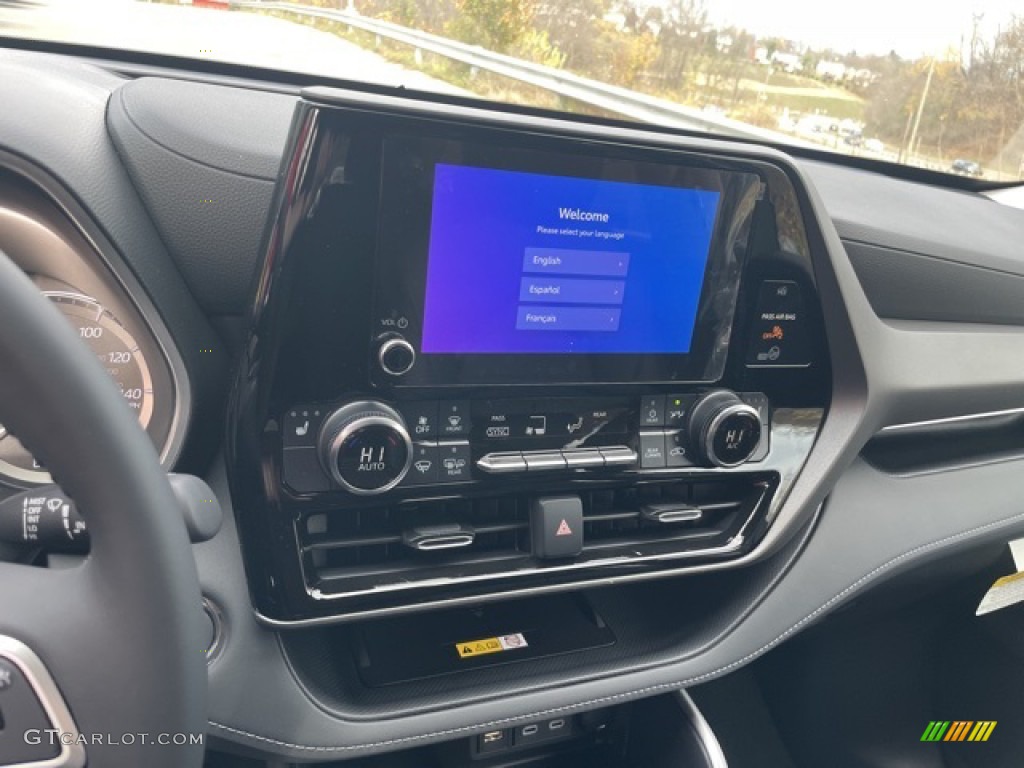 2023 Toyota Highlander XLE Controls Photos