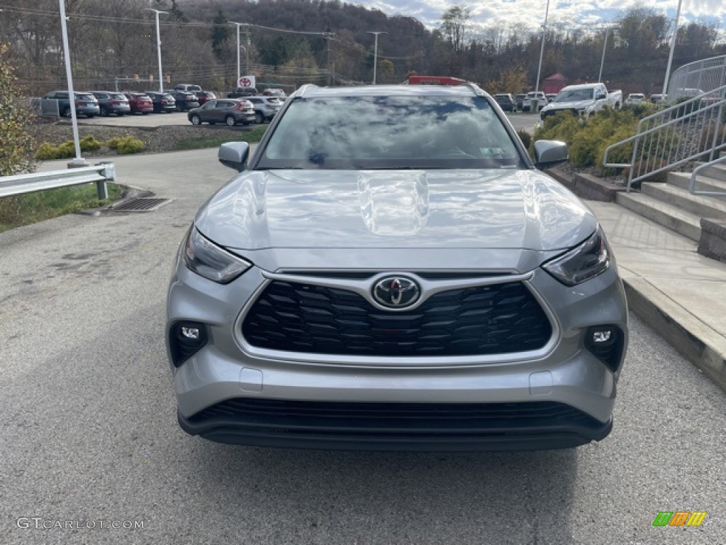 2023 Highlander XLE - Celestial Silver Metallic / Black photo #6