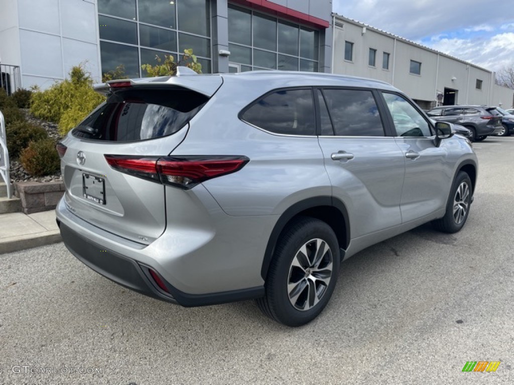2023 Highlander XLE - Celestial Silver Metallic / Black photo #9