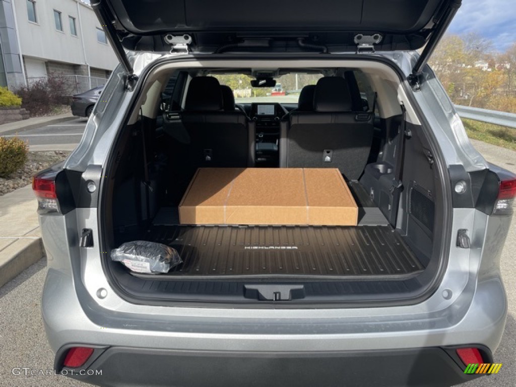 2023 Toyota Highlander XLE Trunk Photos