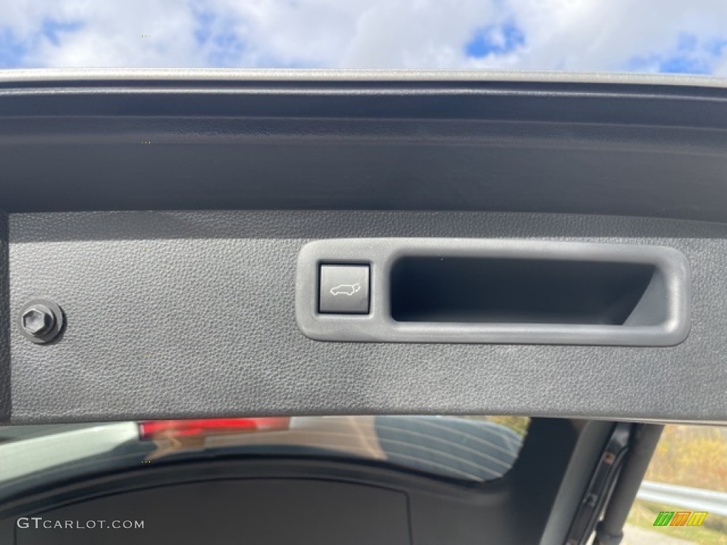 2023 Highlander XLE - Celestial Silver Metallic / Black photo #24