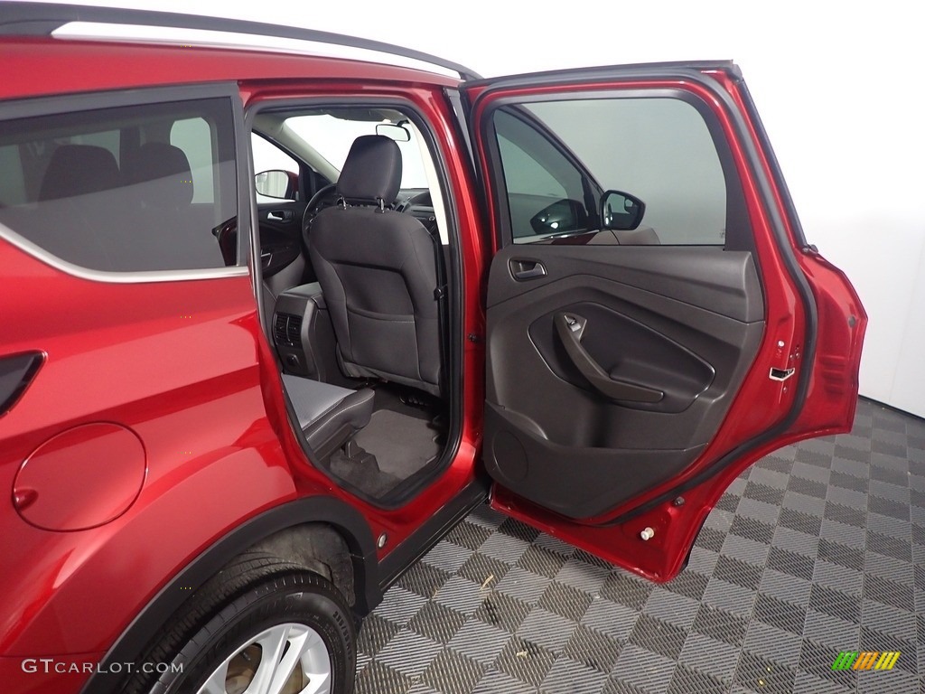 2018 Escape SE 4WD - Ruby Red / Charcoal Black photo #35