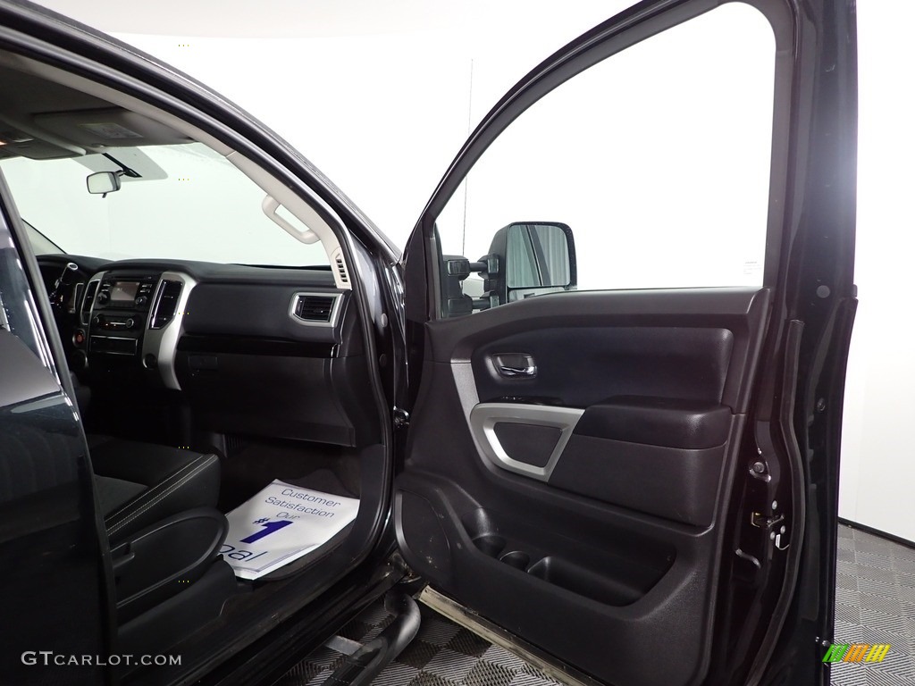 2018 TITAN XD SV Crew Cab 4x4 - Magnetic Black / Black photo #26