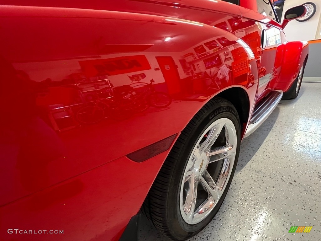 2005 SSR  - Redline Red / Ebony Black photo #20