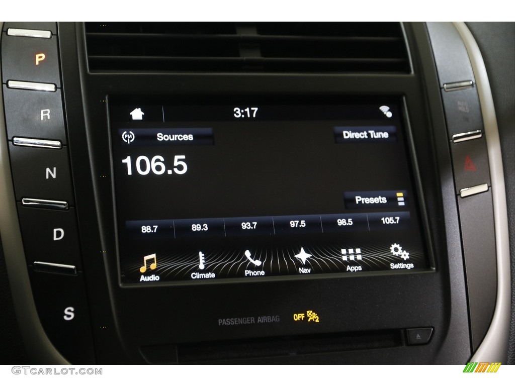 2018 Lincoln MKC Select AWD Controls Photo #145147269