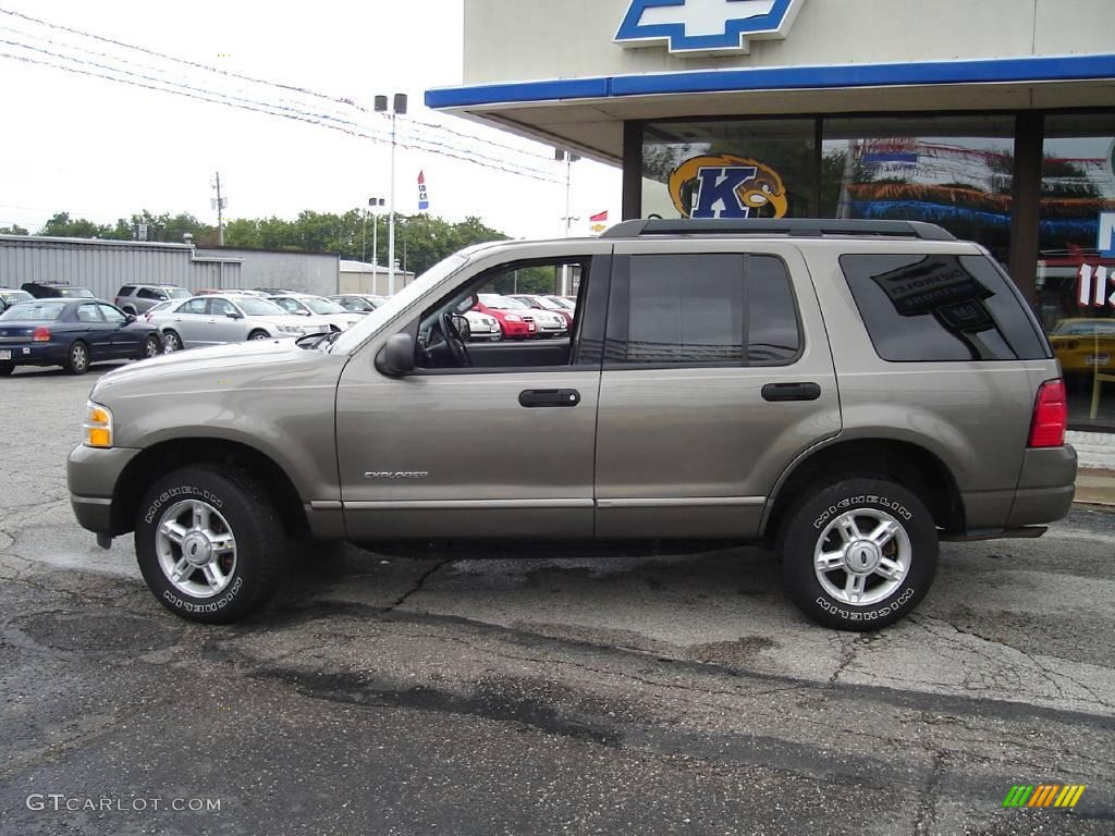 2005 Explorer XLT 4x4 - Mineral Grey Metallic / Graphite photo #2
