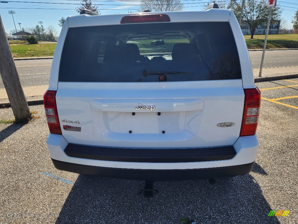 2015 Patriot High Altitude 4x4 - Bright White / Dark Slate Gray/Light Pebble Beige photo #5