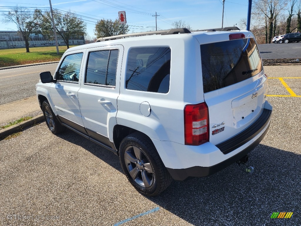 2015 Patriot High Altitude 4x4 - Bright White / Dark Slate Gray/Light Pebble Beige photo #6