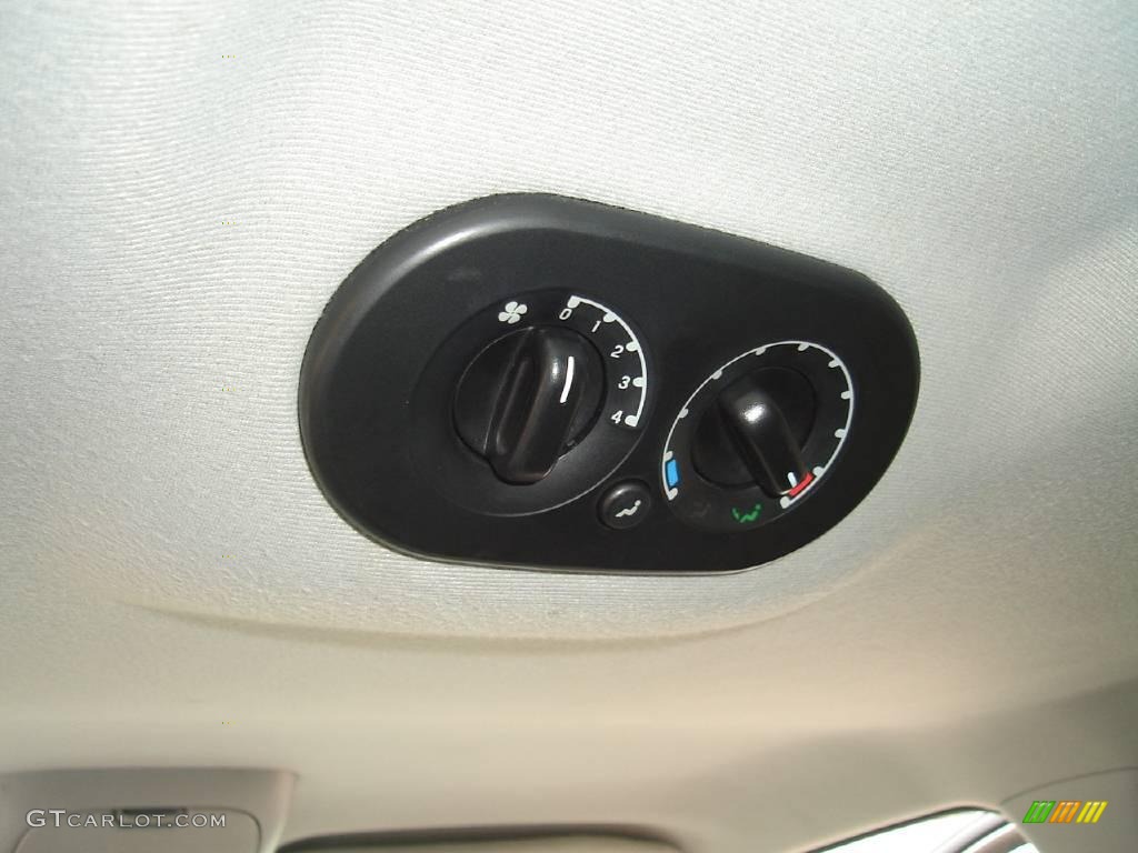 2005 Explorer XLT 4x4 - Mineral Grey Metallic / Graphite photo #18