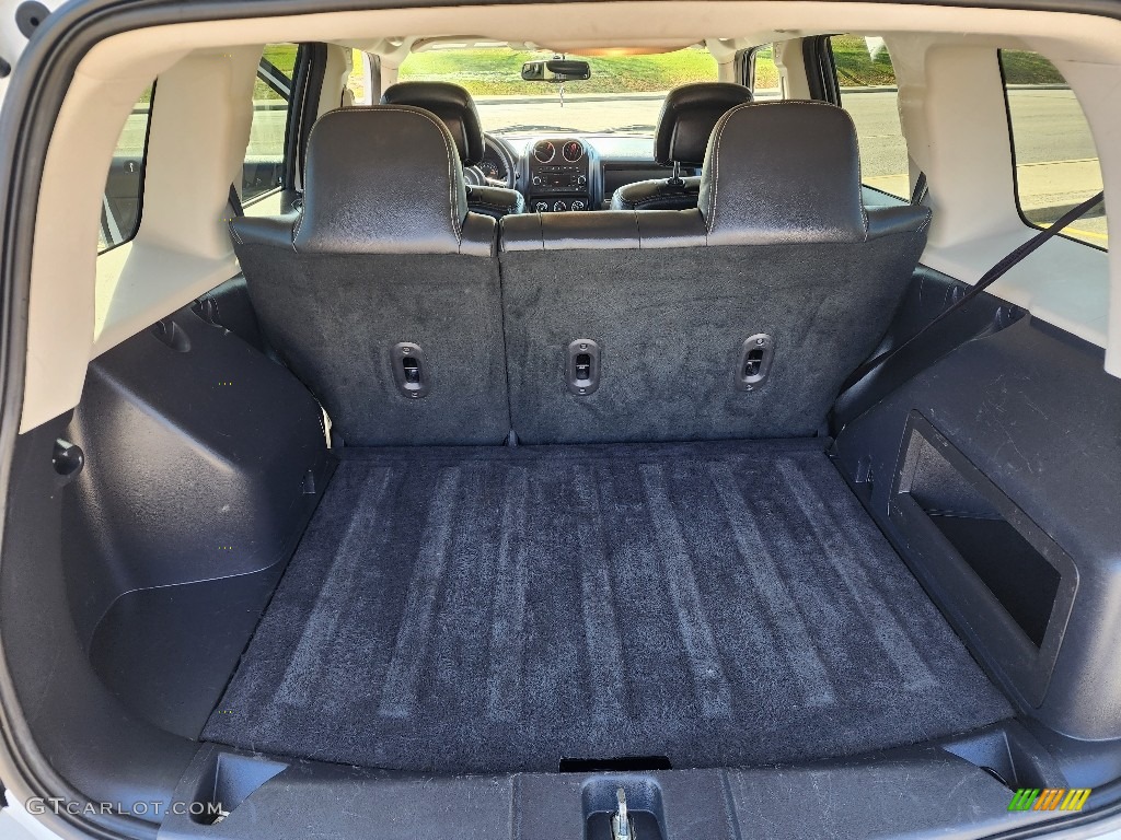 2015 Patriot High Altitude 4x4 - Bright White / Dark Slate Gray/Light Pebble Beige photo #16