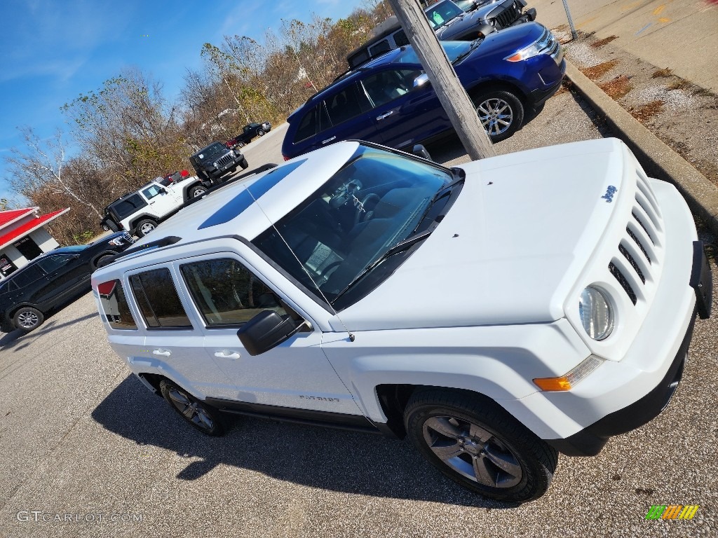 2015 Patriot High Altitude 4x4 - Bright White / Dark Slate Gray/Light Pebble Beige photo #22