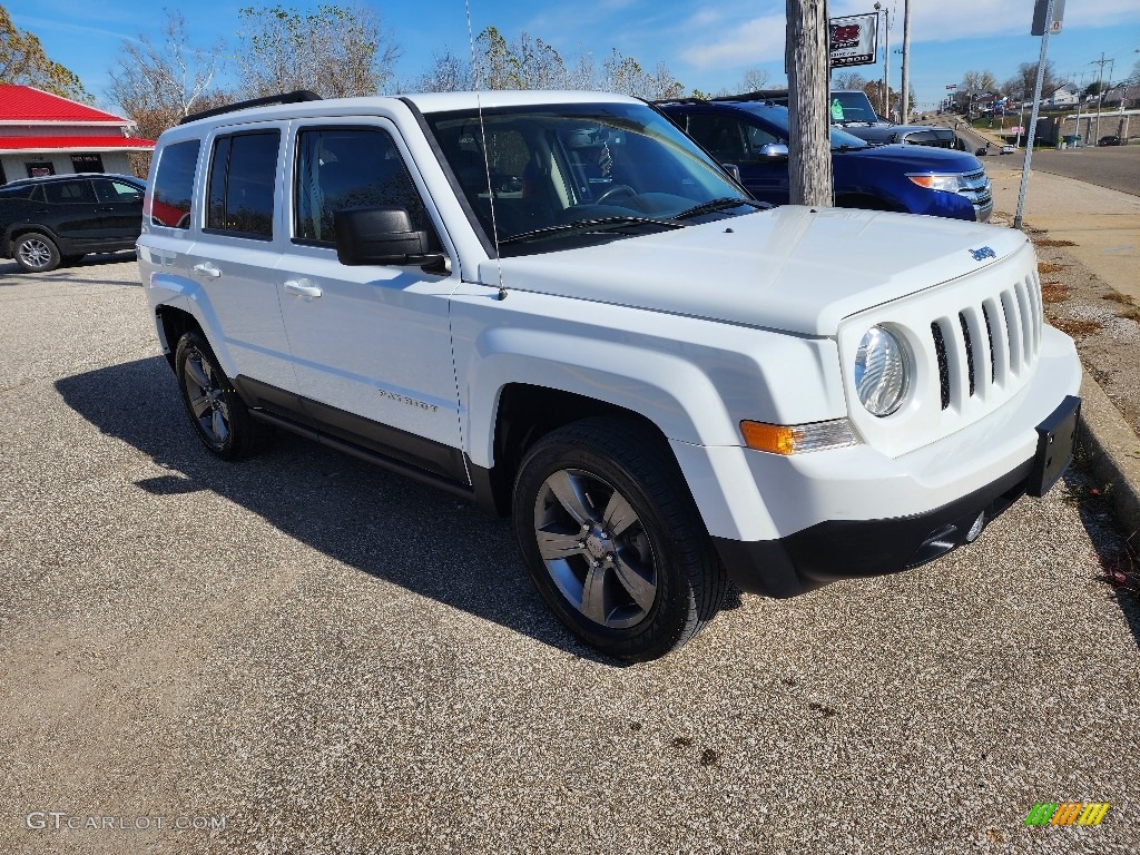 2015 Patriot High Altitude 4x4 - Bright White / Dark Slate Gray/Light Pebble Beige photo #23