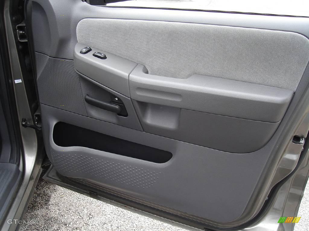 2005 Explorer XLT 4x4 - Mineral Grey Metallic / Graphite photo #21