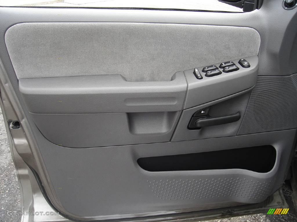 2005 Explorer XLT 4x4 - Mineral Grey Metallic / Graphite photo #23