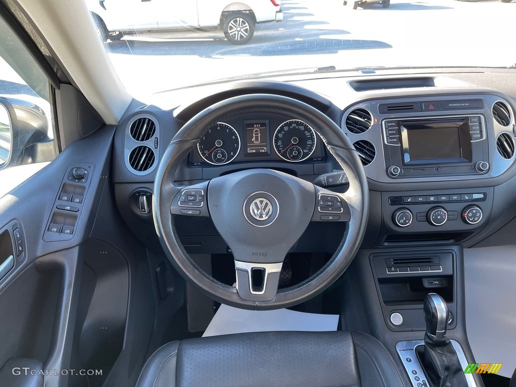 2016 Volkswagen Tiguan R-Line 4MOTION Dashboard Photos