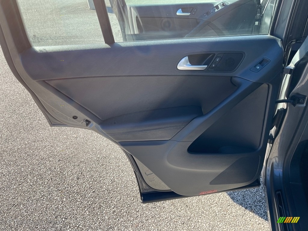 2016 Volkswagen Tiguan R-Line 4MOTION Door Panel Photos