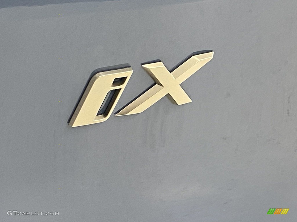 2023 BMW iX xDrive50 Marks and Logos Photos