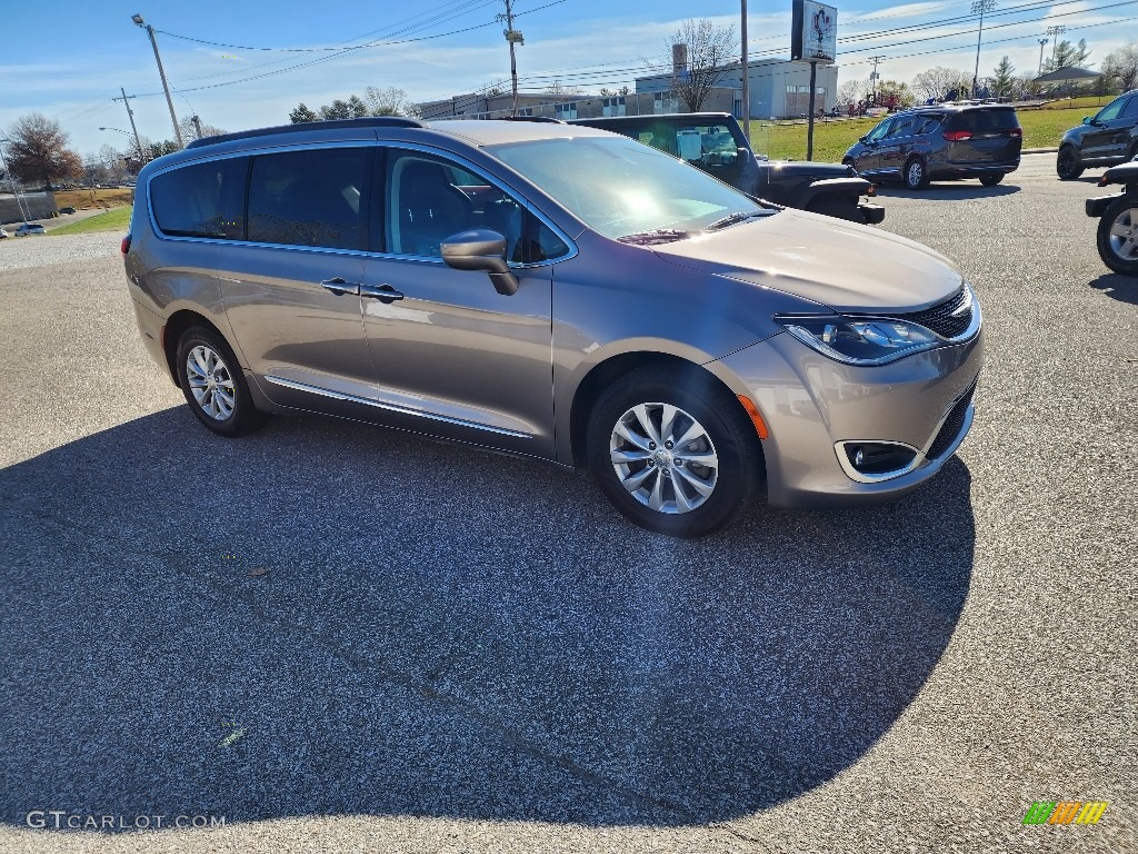 Molten Silver Chrysler Pacifica