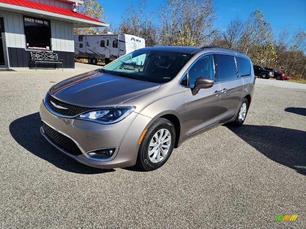 2017 Pacifica Touring L - Molten Silver / Black/Alloy photo #3