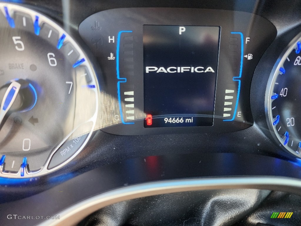 2017 Pacifica Touring L - Molten Silver / Black/Alloy photo #13