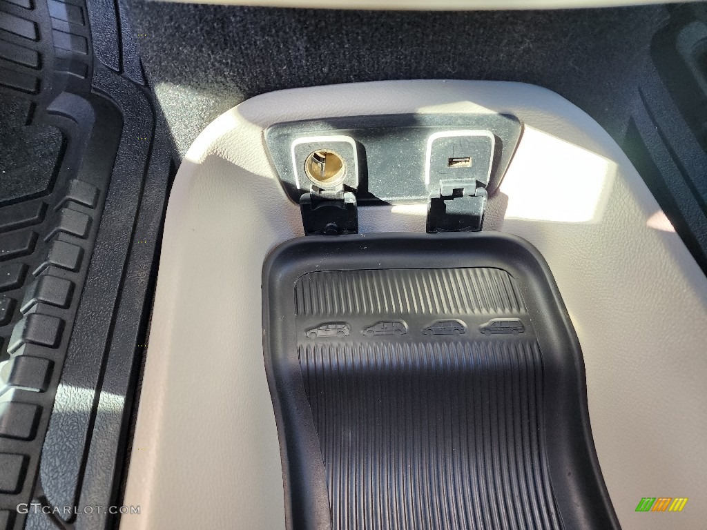 2017 Pacifica Touring L - Molten Silver / Black/Alloy photo #17