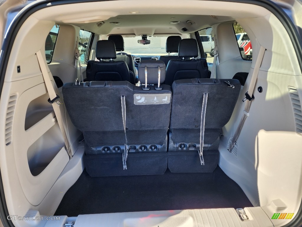 2017 Pacifica Touring L - Molten Silver / Black/Alloy photo #24