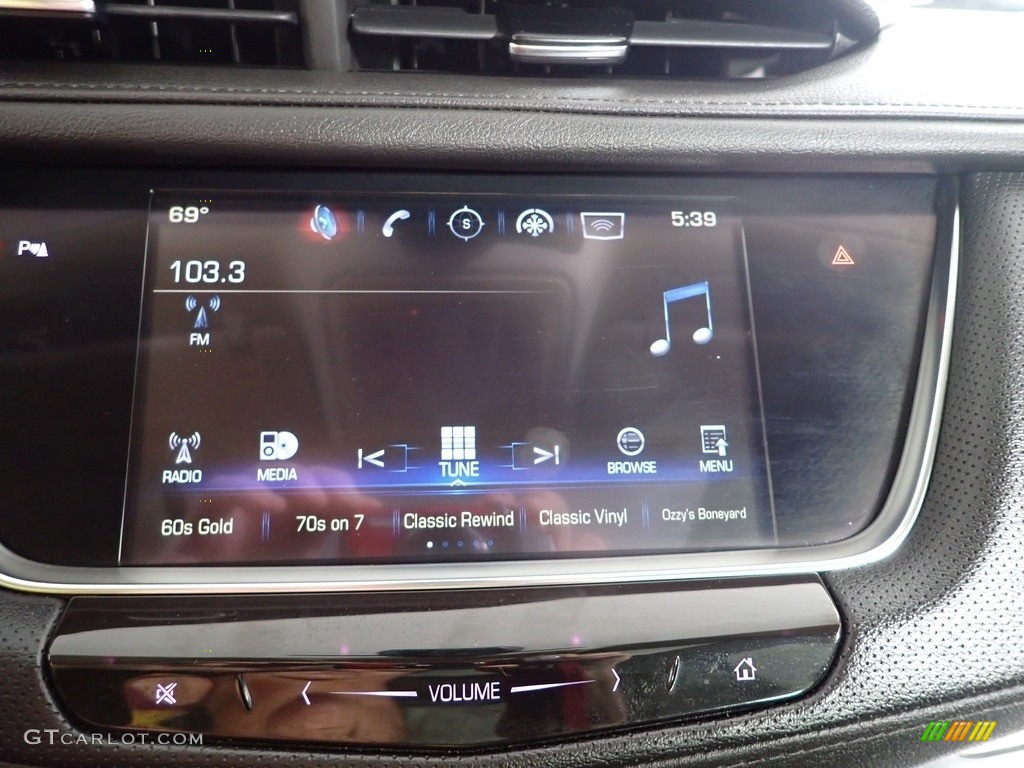 2019 XT5 Luxury AWD - Stellar Black Metallic / Jet Black photo #2