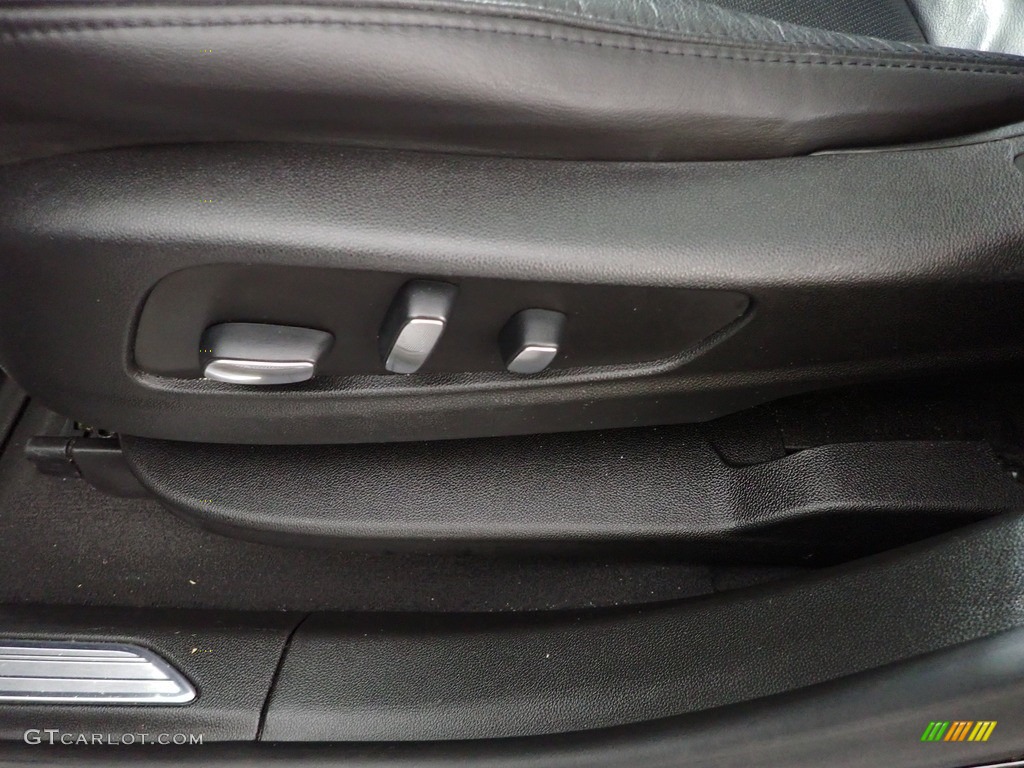 2019 XT5 Luxury AWD - Stellar Black Metallic / Jet Black photo #15