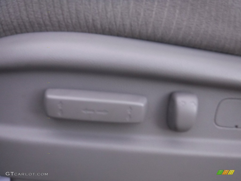 2012 Odyssey LX - Alabaster Silver Metallic / Gray photo #12