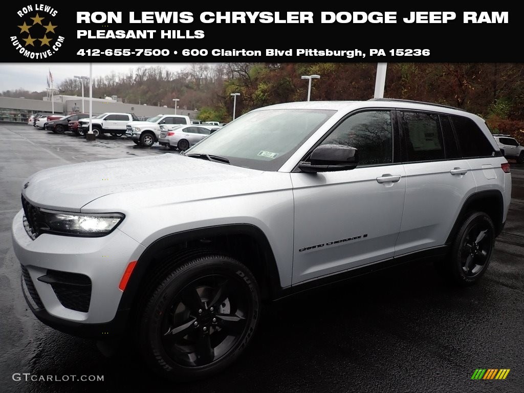 2023 Grand Cherokee Altitude 4x4 - Silver Zynith / Global Black photo #1