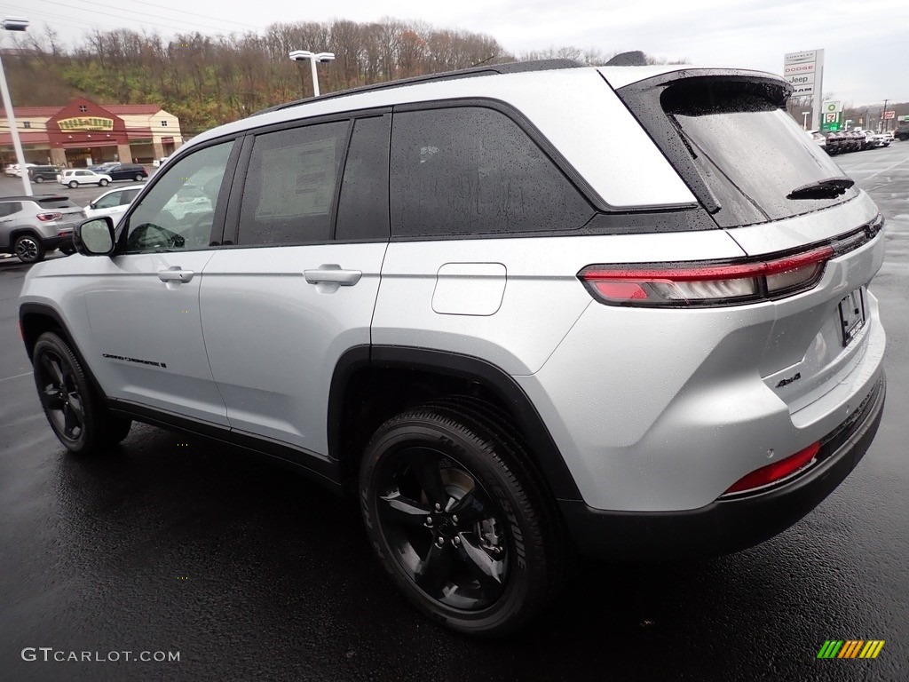 2023 Grand Cherokee Altitude 4x4 - Silver Zynith / Global Black photo #3