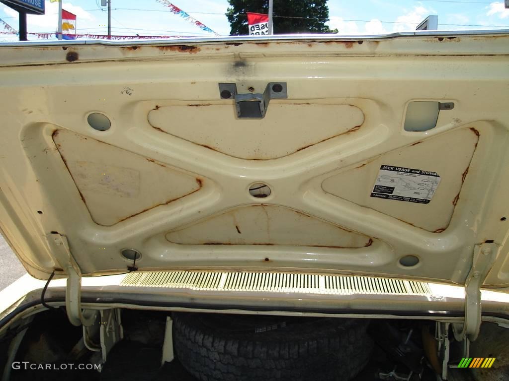 1970 Thunderbird Landau Sedan - Yellow / Black photo #51