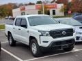 Glacier White - Frontier S Crew Cab 4x4 Photo No. 3