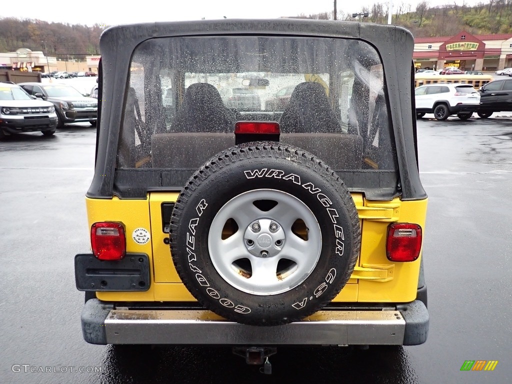 2002 Wrangler SE 4x4 - Solar Yellow / Agate Black photo #4