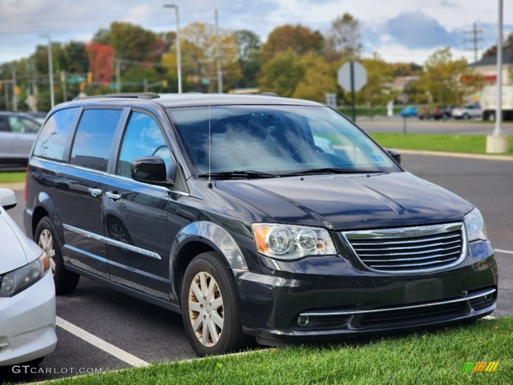 2016 Town & Country Touring - Brilliant Black Crystal Pearl / Black/Light Graystone photo #3