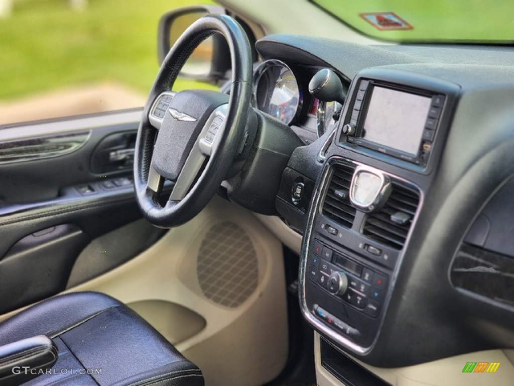2016 Town & Country Touring - Brilliant Black Crystal Pearl / Black/Light Graystone photo #6