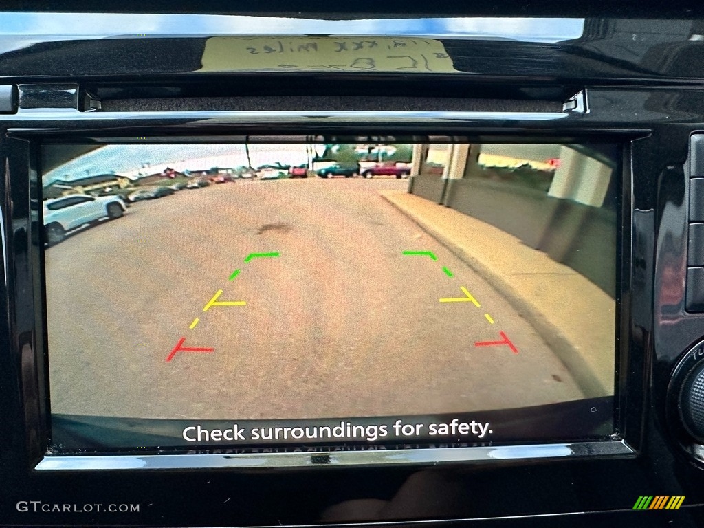 2018 Nissan Rogue SV AWD Controls Photos