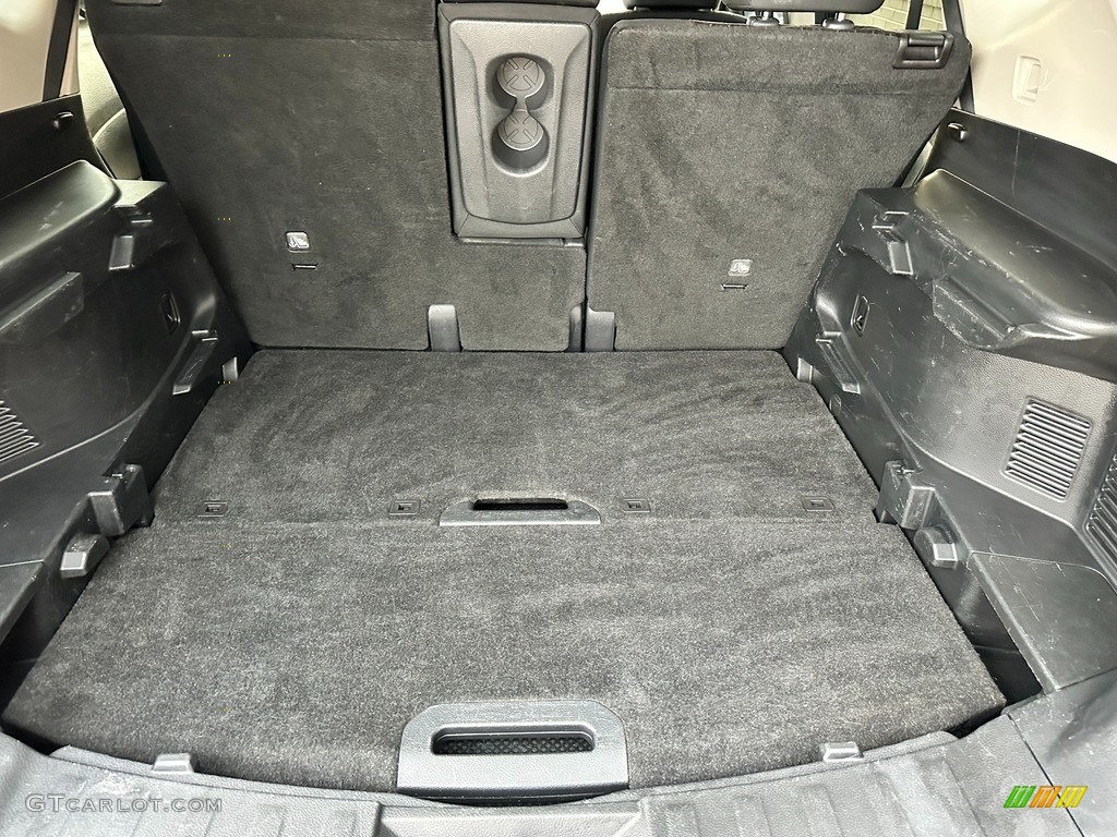 2018 Nissan Rogue SV AWD Trunk Photo #145167779