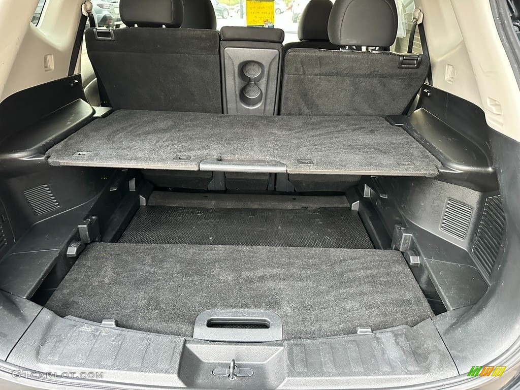 2018 Nissan Rogue SV AWD Trunk Photo #145167782