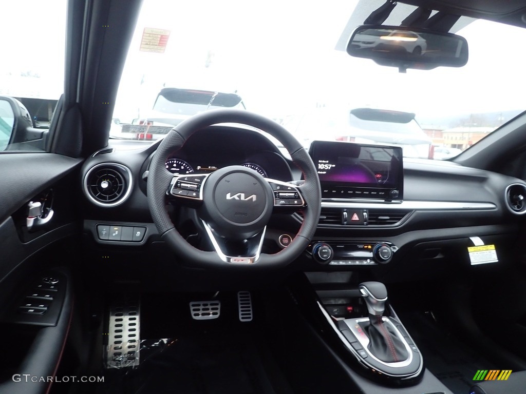 2023 Forte GT - Snow White Pearl / Black photo #13