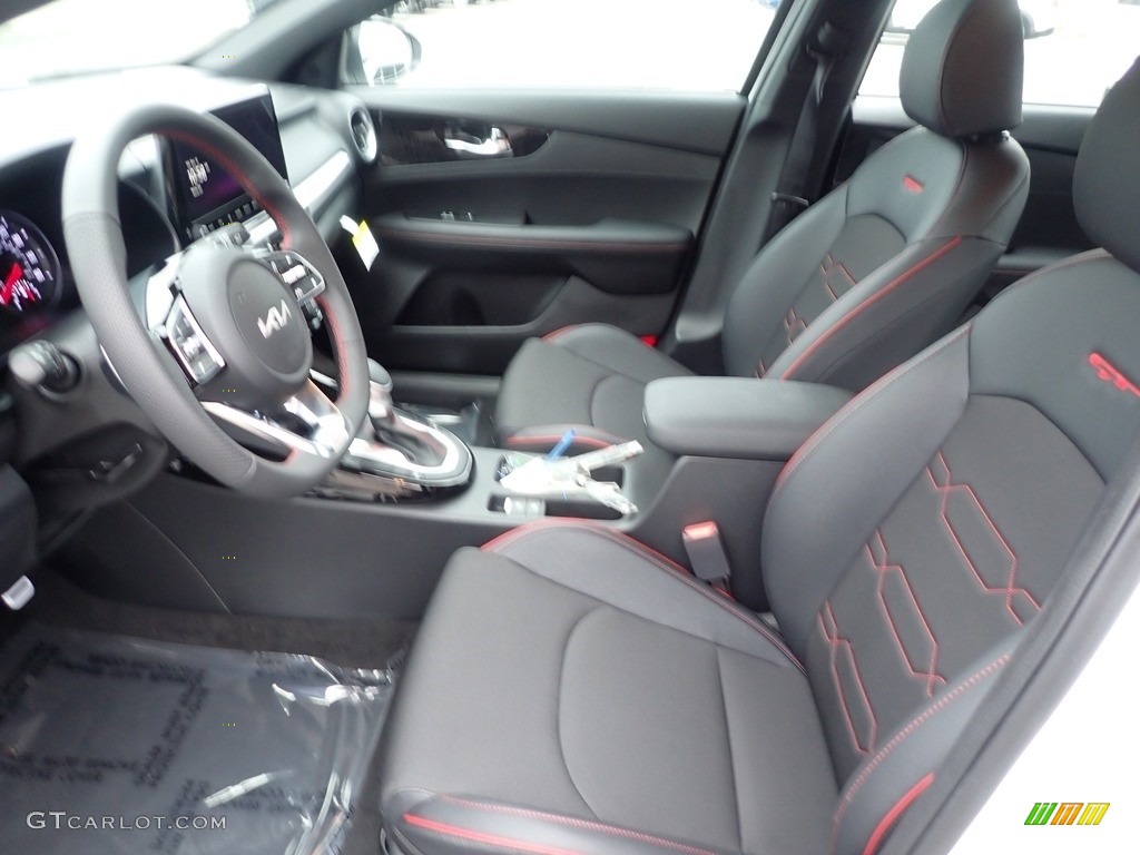 2023 Forte GT - Snow White Pearl / Black photo #14