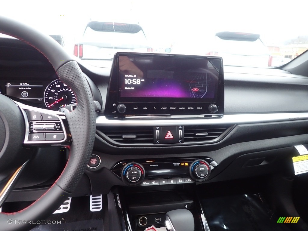 2023 Forte GT - Snow White Pearl / Black photo #17