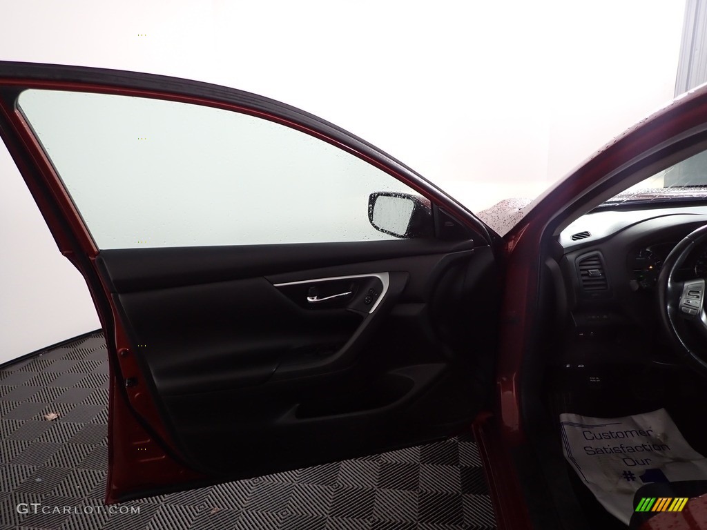 2017 Altima 2.5 SV - Cayenne Red / Charcoal photo #11