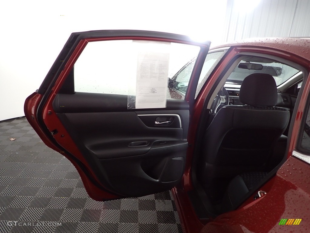 2017 Altima 2.5 SV - Cayenne Red / Charcoal photo #22