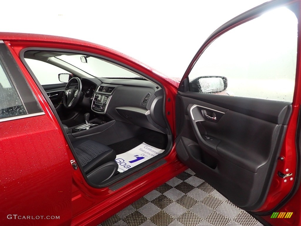 2017 Altima 2.5 SV - Cayenne Red / Charcoal photo #25