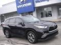 2020 Midnight Black Metallic Toyota Highlander XLE AWD  photo #1