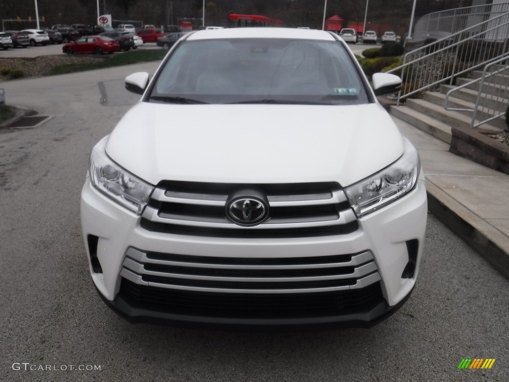 2019 Highlander LE - Blizzard Pearl White / Ash photo #9